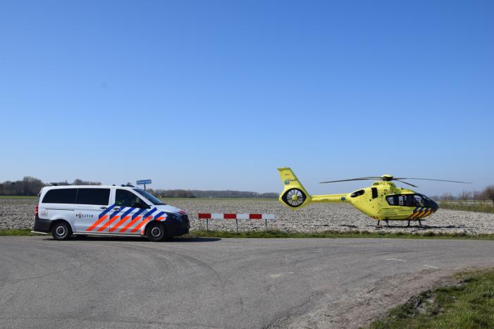Traumahelikopter landt voor zwaargewonde fietser