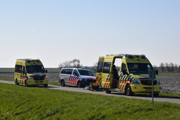 Traumahelikopter landt voor zwaargewonde fietser