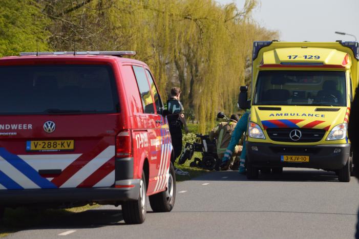 Persoon belandt met scootmobiel in het water