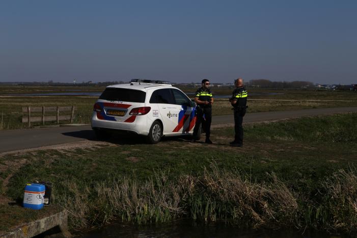 Jerrycans met mogelijk drugsafval aangetroffen