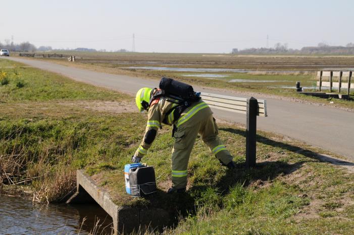 Jerrycans met mogelijk drugsafval aangetroffen