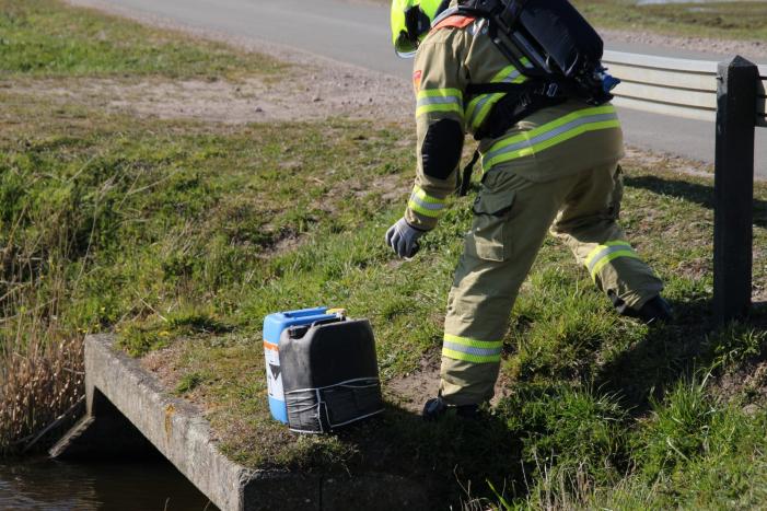 Jerrycans met mogelijk drugsafval aangetroffen