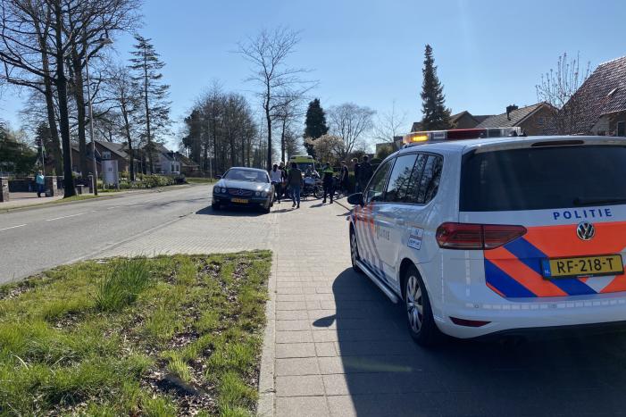 Motorrijder botst achter op auto en raakt gewond