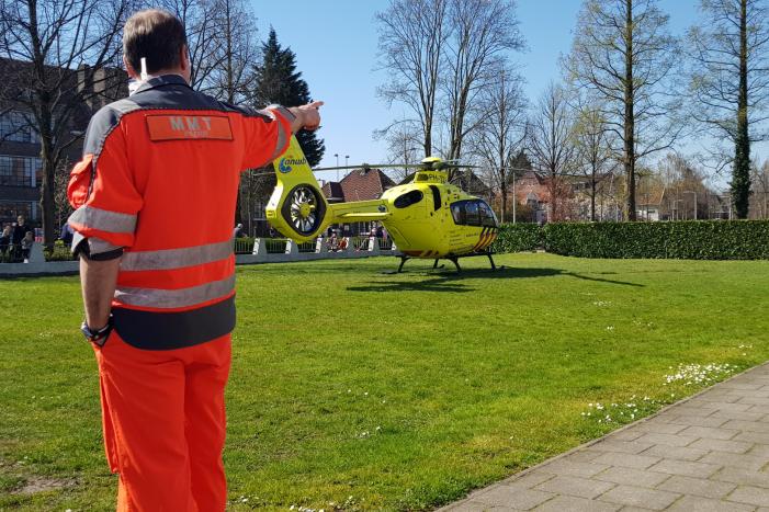 Traumahelikopter landt voor incident in bovenwoning