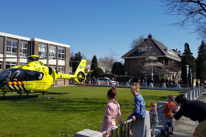 Traumahelikopter landt voor incident in bovenwoning