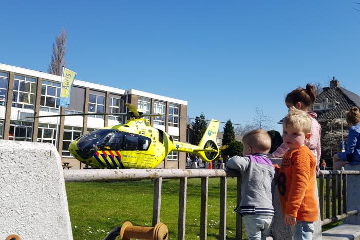 Traumahelikopter landt voor incident in bovenwoning