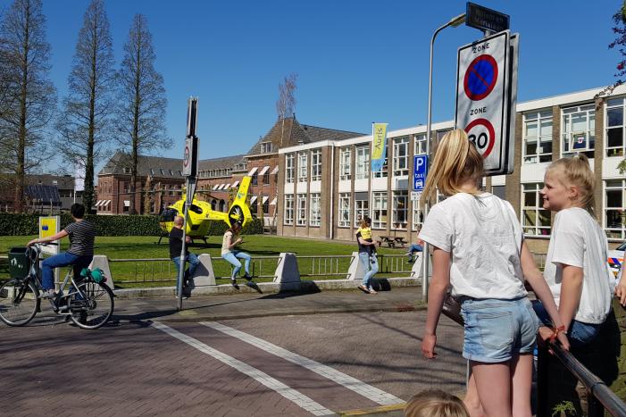 Traumahelikopter landt voor incident in bovenwoning