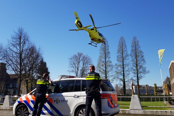 Traumahelikopter landt voor incident in bovenwoning