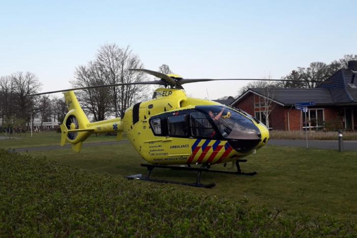 Racefietser aangereden door personenauto
