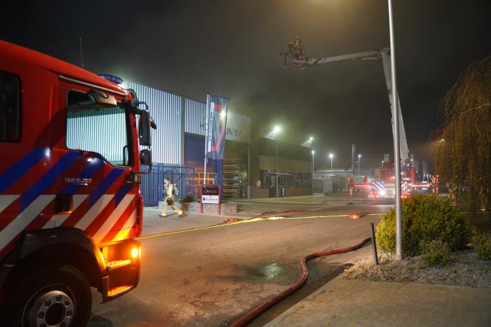 Zeer grote brand in bedrijfspand Holabouw BV