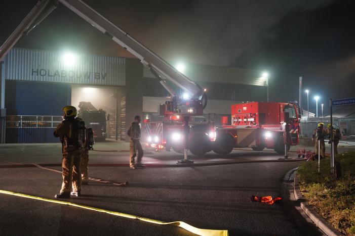 Zeer grote brand in bedrijfspand Holabouw BV