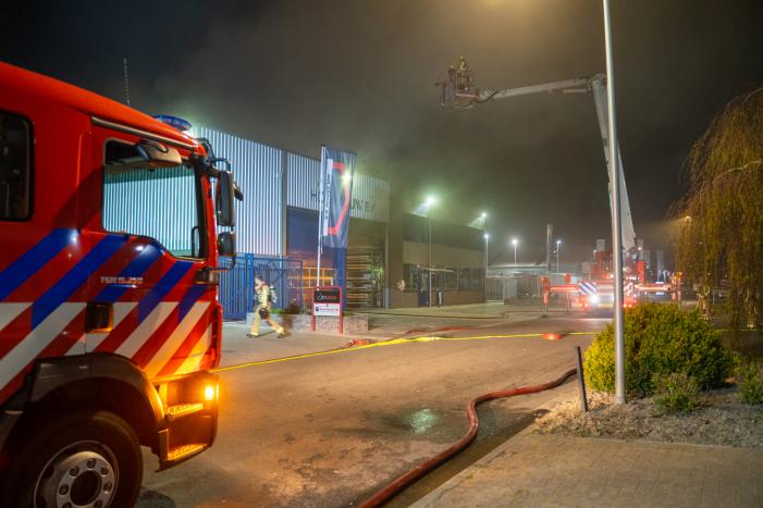 Zeer grote brand in bedrijfspand Holabouw BV