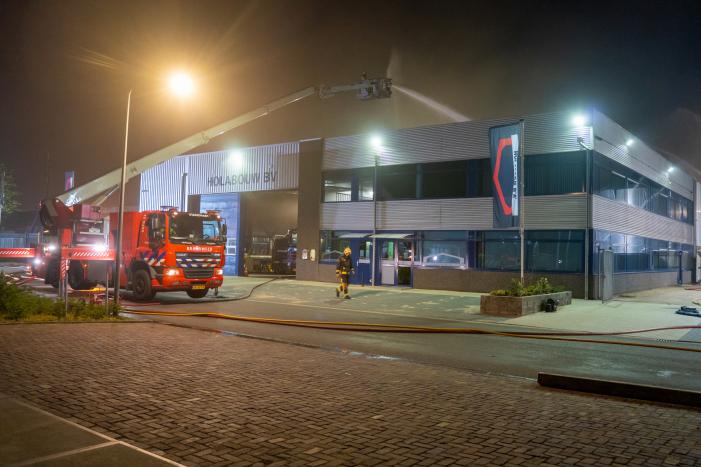 Zeer grote brand in bedrijfspand Holabouw BV
