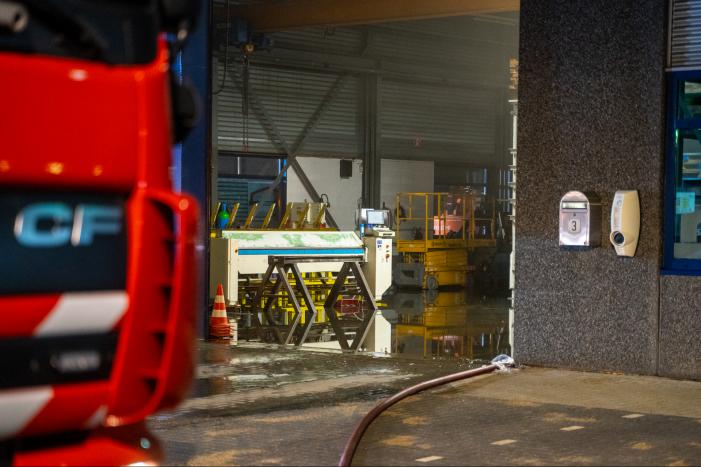 Zeer grote brand in bedrijfspand Holabouw BV