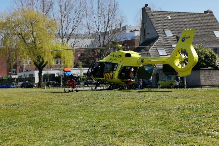 Coronahelikopter geland bij ziekenhuis Gelderse Vallei
