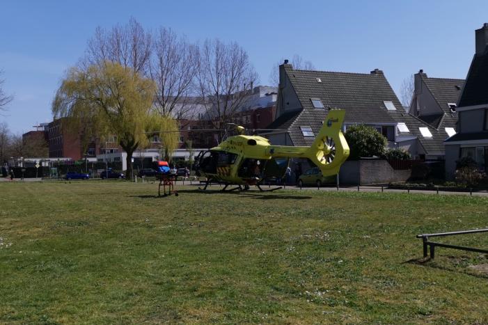 Coronahelikopter geland bij ziekenhuis Gelderse Vallei