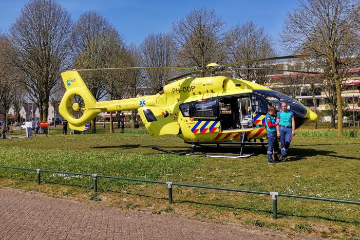 Coronahelikopter geland bij ziekenhuis Gelderse Vallei