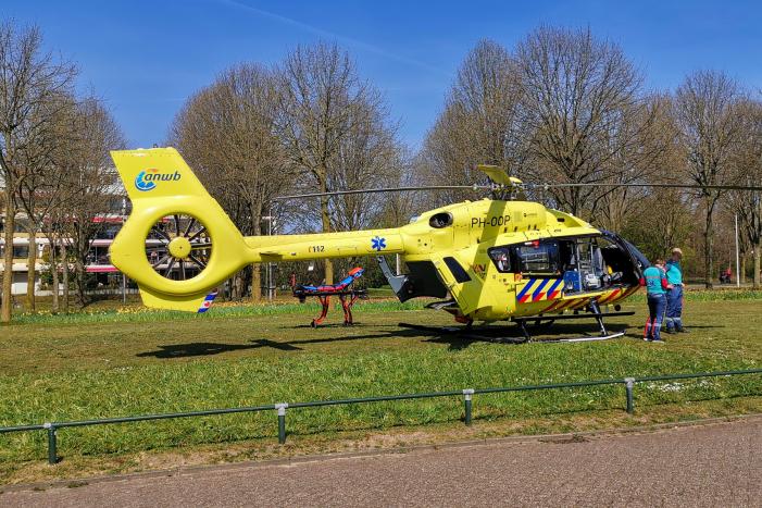 Coronahelikopter geland bij ziekenhuis Gelderse Vallei