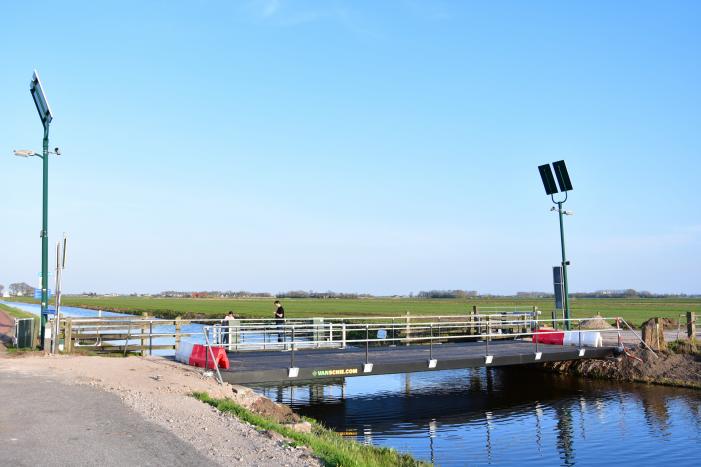 Speciale brug voor landbouwverkeer aangelegd in polder
