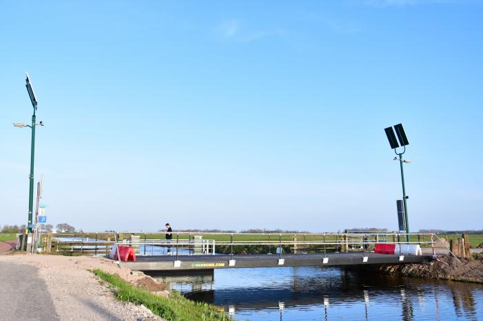 Speciale brug voor landbouwverkeer aangelegd in polder