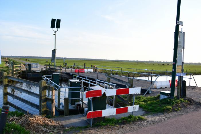 Speciale brug voor landbouwverkeer aangelegd in polder