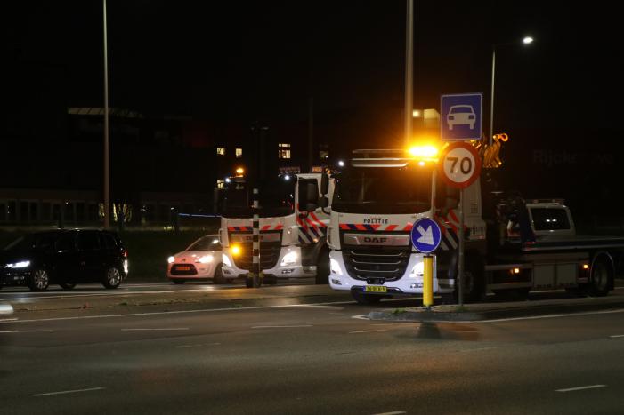 Politiewagen botst op auto