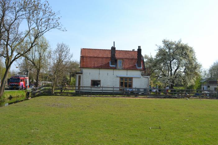 Man bekneld in leiding septictank