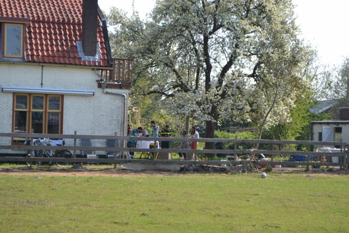 Man bekneld in leiding septictank