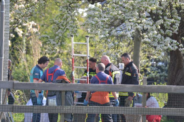 Man bekneld in leiding septictank
