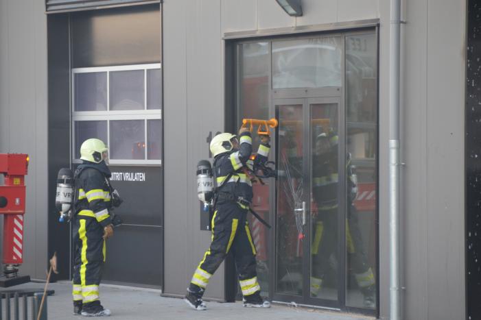 Uitslaande brand in bedrijfspand