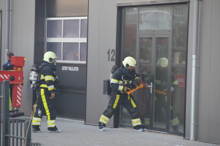 Uitslaande brand in bedrijfspand