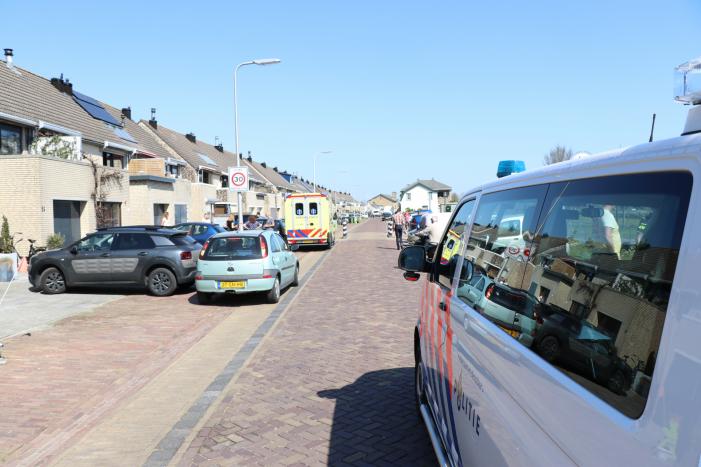 Voertuig rijdt het water in