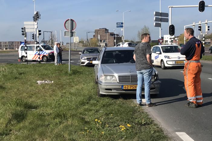 Schade na ongeval tussen twee auto's