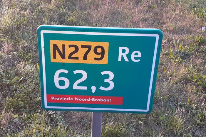 Wiel aanhangwagen vliegt in brand