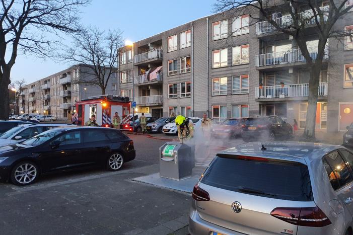 Forse rookontwikkeling bij ondergrondse containerbrand