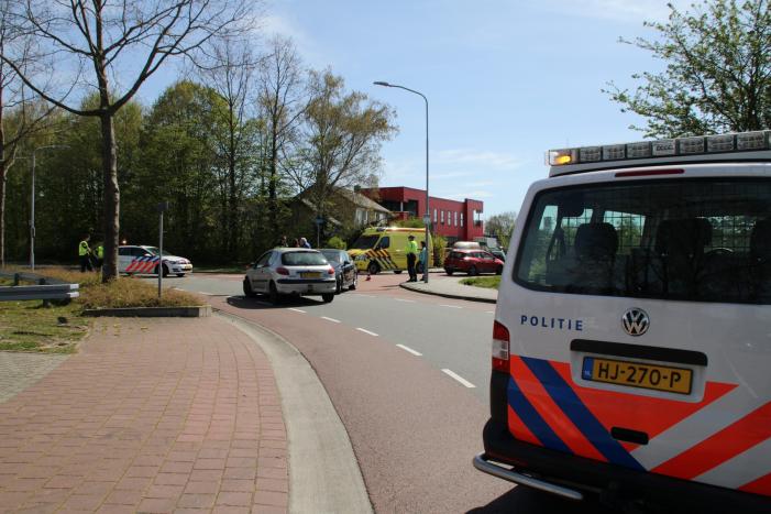 Auto's frontaal op elkaar gebotst
