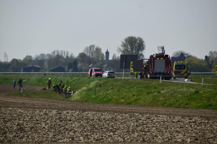 Auto te water geraakt, bestuurder overleden