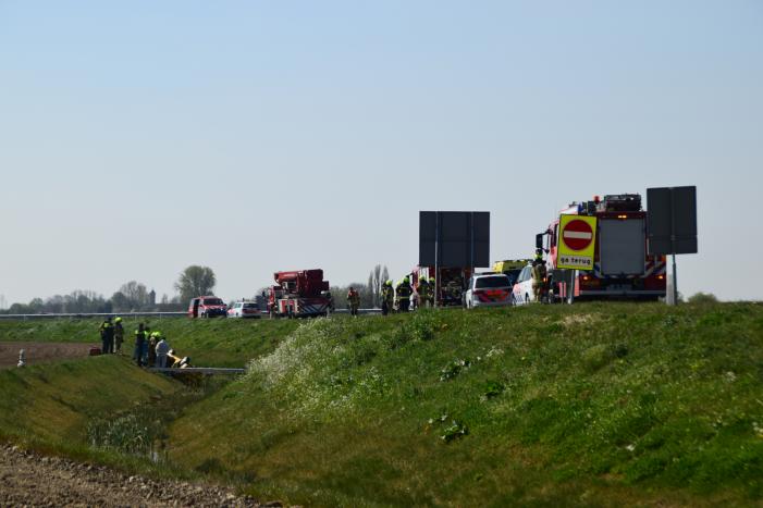 Auto te water geraakt, bestuurder overleden