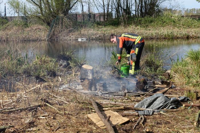Stuk grasveld vat vlam
