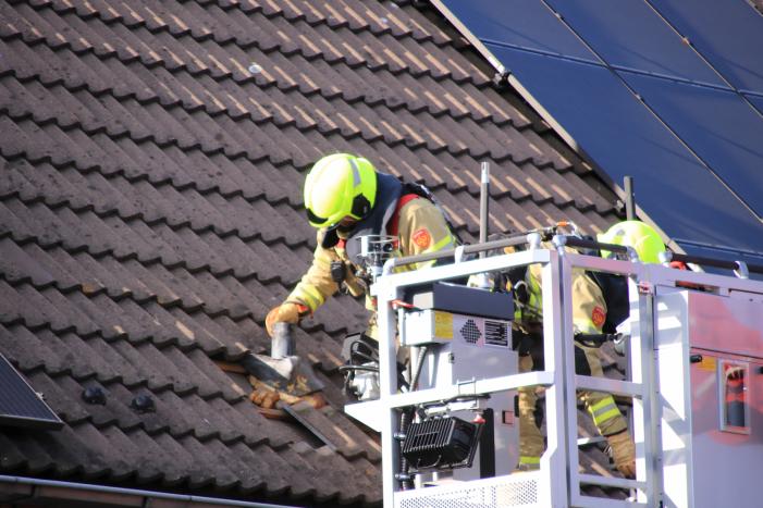 Wespennest wegbranden zorgde voor dakbrand