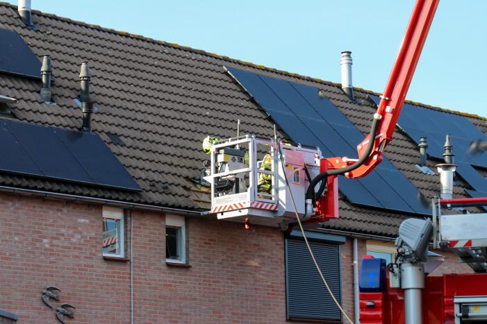 Wespennest wegbranden zorgde voor dakbrand