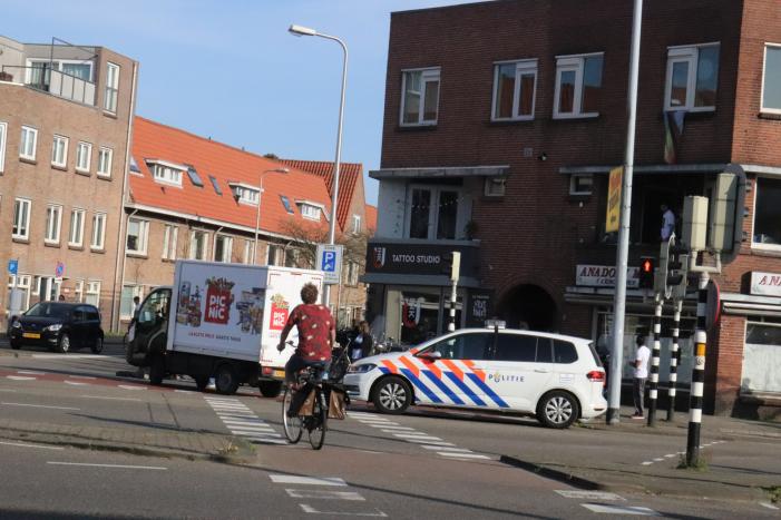 Picnic wagentje rijdt scooter aan