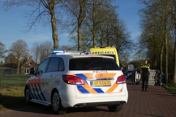 Automobilist belandt op zijkant