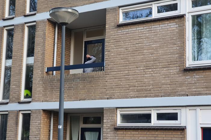 Kind binnen, ouder buiten