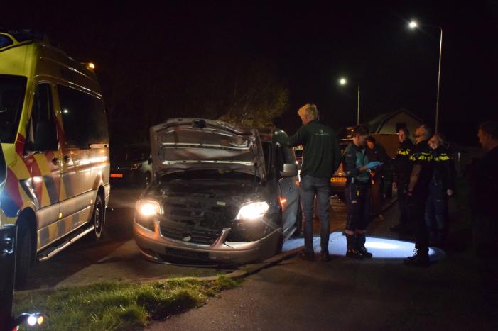 Automobilist aangehouden na botsing tegen lantarenpaal