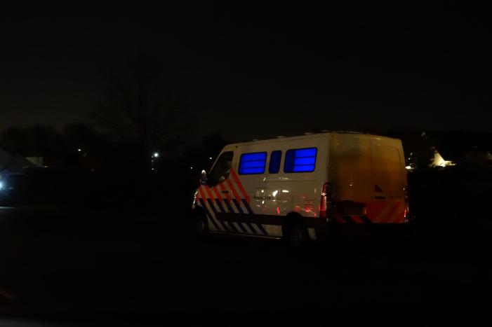 Automobilist aangehouden na botsing tegen lantarenpaal