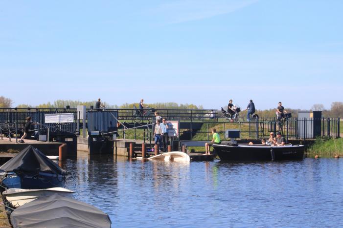 Elektrische boot gezonken voor sluis