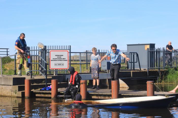 Elektrische boot gezonken voor sluis