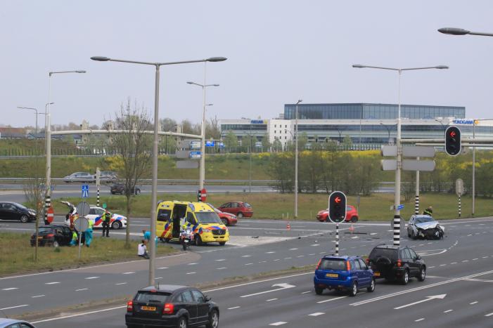 Auto's botsen op kruising