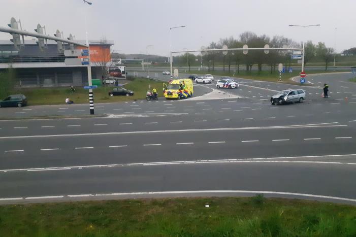 Auto's botsen op kruising